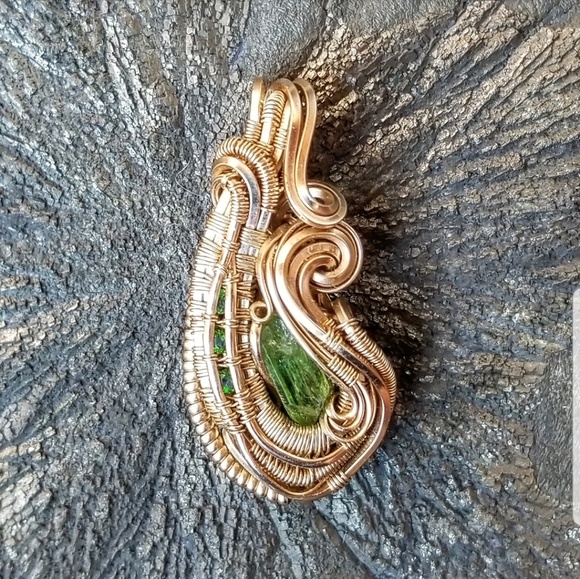 Krystal Perspective Jewelry - Diopside & Tsavorite Pendant ⭐
